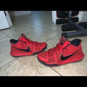 Kyrie 5 “ Candy Apple “
